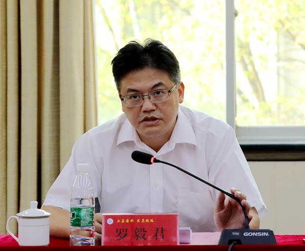 湖南省水利厅党组书记厅长颜学毛一行来校慰问教职员工