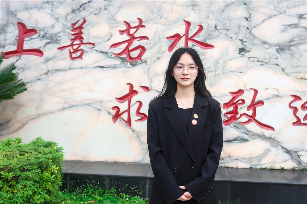 学校举行第十届感动校园人物颁奖典礼