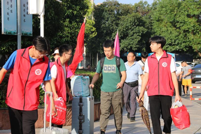 电力迎新以心迎新欢迎来电电力工程学院2023年迎新工作纪实